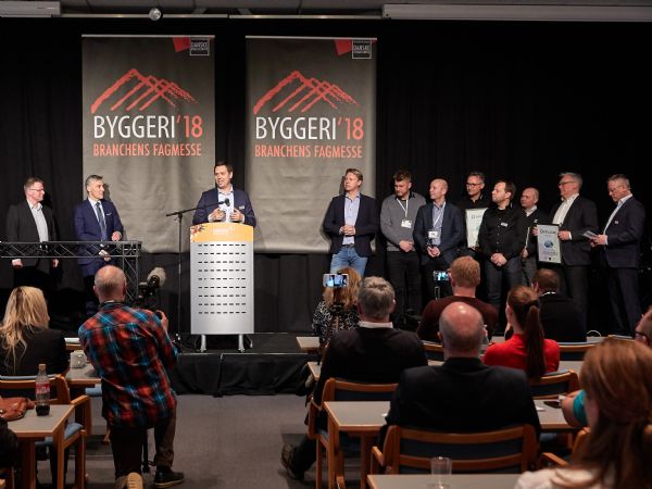 Der er mange nominerede til Byggeriets Klimapriser, som uddeles ved Byggeri ´20. Her er det et billede af overrækkelsen ved messen for to år siden.
