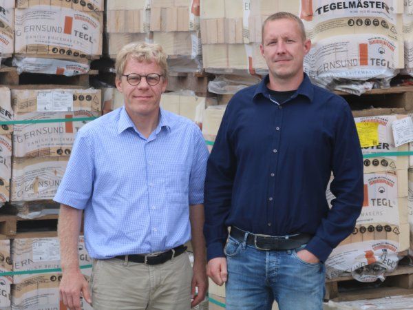 Gustav Nebel (t.v.) fra Sønderborg Vækstråd har spillet en central rolle i Fr. Petersen Maskinfabriks bestræbelser på at opnå støtte fra Innovationsfondens InnoBooster-pulje. Ansvaret for InnoBrick-projektet har mekanikingeniør Christian Nicolaisen (t.h.).