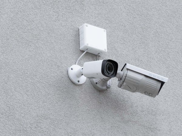 I undersøgelsen blandt 772 medlemmer af IDAs fagtekniske netværk IDA IT svarer 48 procent, at de er enige eller helt enige i, at den eksisterende brug af data krænker den enkeltes privatliv. 63 procent er bange for eksisterende data bliver sammenkørt på et tidspunkt.