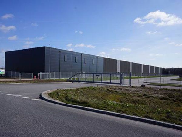 De 3.000 kvadratmeter kølelager samt 3.000 kvadratmeter store frostlager med en loftshøjde på 11 meter er netop taget i brug i Ishøj af HAVI Logistics.