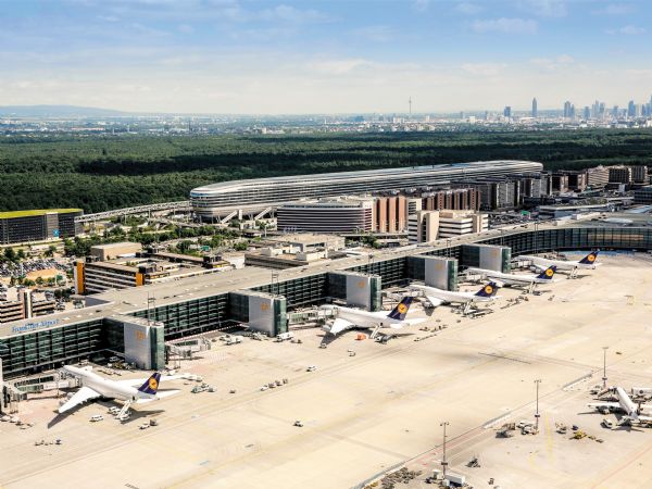 A-Plus-terminalen i Frankfurt Lufthavn sparer nu både tid, materialer og  personale ved det valgte system frem for et system med parallelle kabler.