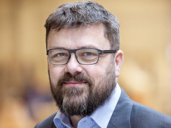 Snart 50-årige Mads Strøjer Rasmussen er på flere måder en atypisk virksomhedsleder med et exceptionelt højt drive.
