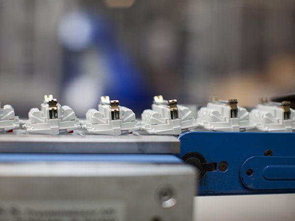 I 2000 blev produktionen i LK samlet på en fabrik i Ringsted, hvor den nu drives af en høj automatiseringsgrad. Det er med til at sikre virksomheden en konkurrencedygtig produktion i Danmark, fremhæves det.