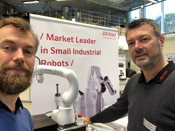 Personalet ved Denso Robotics Scandinavia er også fortsat Kim Uhrskov (t.v.) og Lars Wirenfeldt (t.h.).