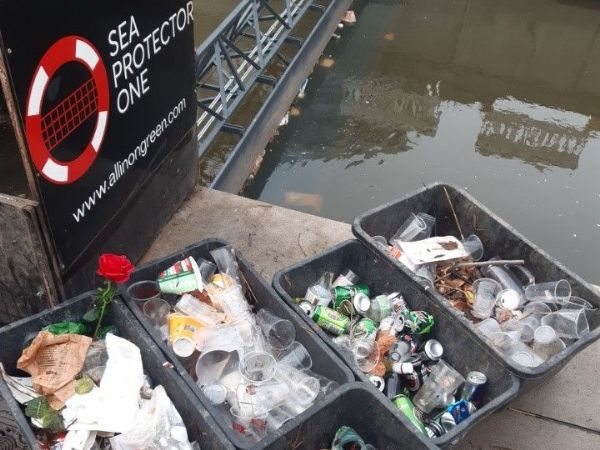 Eksempler på affald, kastet i Aarhus Å, som SeaProtectorOne-robotten har opfanget.