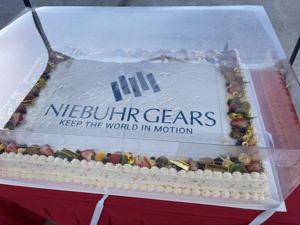 Niebuhr fejrede i starten af marts installationen af to stor maskiner i virksomhedens produktion i Kina.