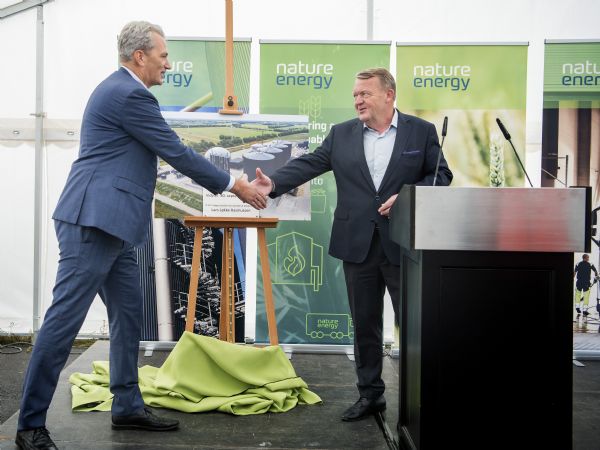 CEO Ole Hvelplund, Nature Energy, og Lars Løkke Rasmussen, leder af Moderaterne, ved indvielsen af Nature Energys biogasanlæg i Køng.