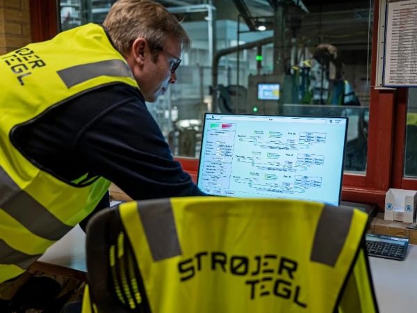 Siwarex WP341-vejekort er en væsentlig del af fremstilingen af perfekte mursten ved Strøjer Tegl.