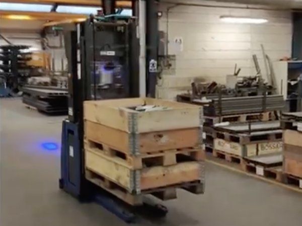 Fasterholt har taget første skrit i automatiseringen af lagerbeholdningen med en autonom gaffeltruck fra AGV Global.