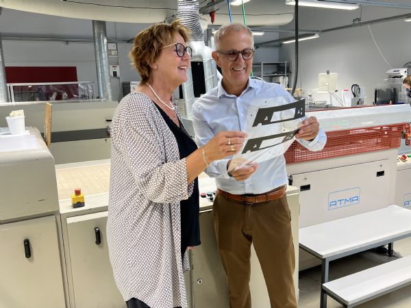 Seritronics hidtidige indehavere, Birgitte Helenius og Hans Henrik Pedersen, ser Mekoprint  som den rette ejer af Støvring-virksomheden i et generationsskifte.