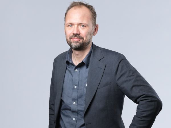 CEO Søren Elmer Kristsensen, Odense Robotics, glæder sig over at de danske robot- og dronevirksomhederne har en positiv udvikling, og også udvider fremadrettet.