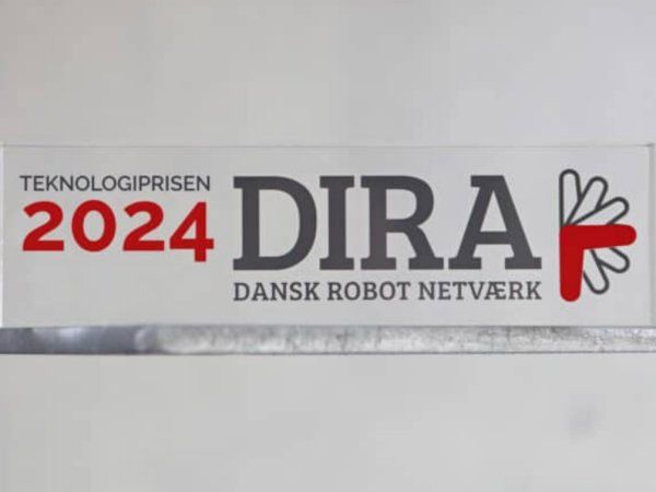 Det er teknologiekspert David Guldager, der overrækker prisen til den endelige vinder af DIRA Teknologiprisen 2024 ved festmiddagen, der løber af stablen 30. maj fra klokken 17.00 til 21.30 på Artemisia ved DOK5000 i Odense.