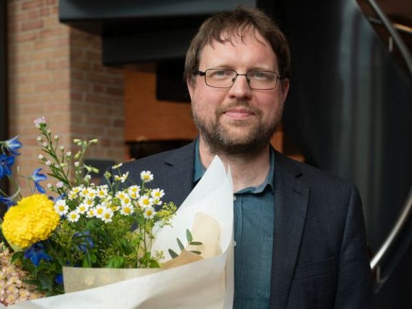 Lektor Tobias Gehring, DTU Fysik, er modtager af Elektroprisen 2024 for sit enestående arbejde med at udvikle kvanteteknologi til sikker kommunikation. (Foto: Lars Krabbe)