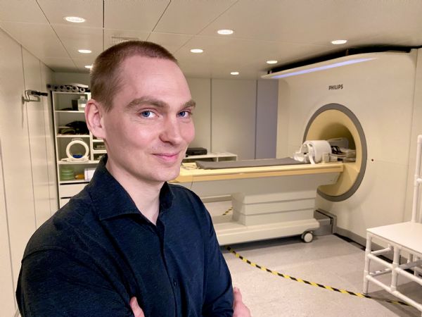 Den unge forsker Hans Stærkind har udviklet både teori og prototype bag sensoren. (Foto: Københavns Universitet)