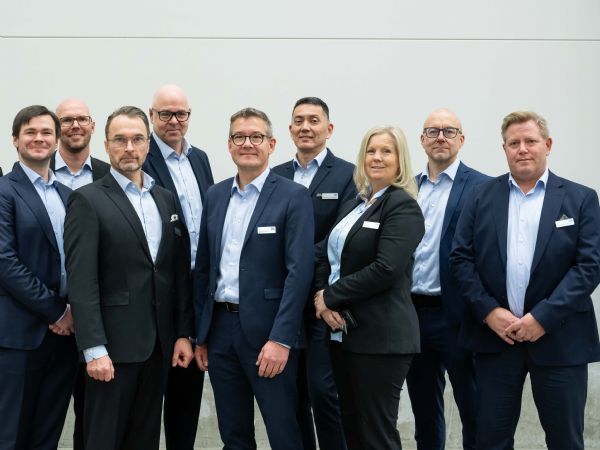 WEG's skandinaviske afdeling har op til den ændrede strategi markant udvidet medarbejderstaben ved at ansætte adskillige ingeniører og øvrige fagfolk til både interne og eksterne salgsafdelinger.
