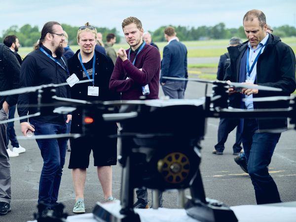 Der holdes igen International Drone Show i Odense, så man kan roligt sætte X ud for dagene 18. og 19. juni næste år, opfordrer Odense Robotics.