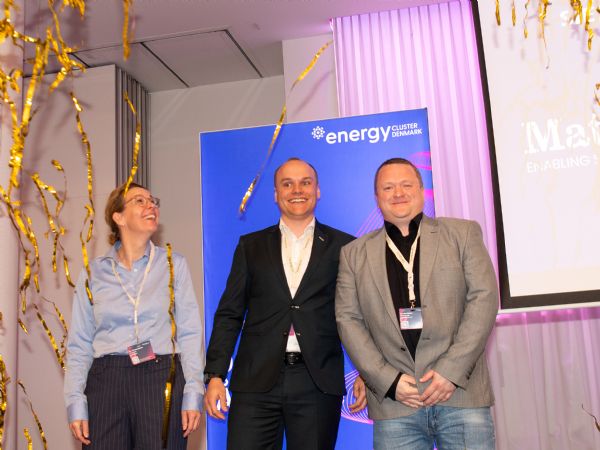 Partnerne i ACOMAR-projektet på scenen for at modtage prisen for Årets Innovationsprojekt fra Energy Cluster Denmark (Foto: Jonas Nørholm Larsen)
