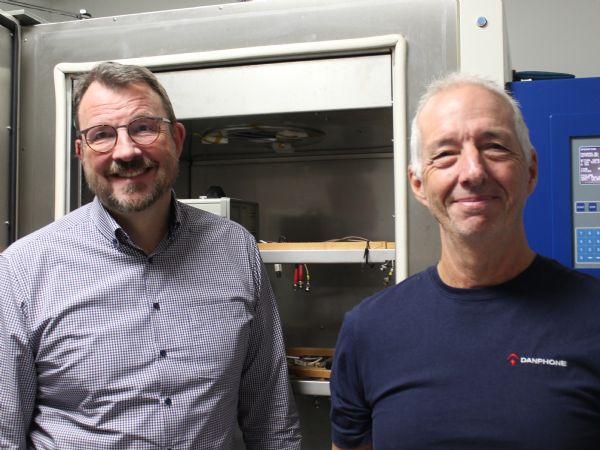 ”Det er første gang, at Danphone har lavet så stor en Navtex-ordre, som svarer til halvdelen af årsomsætningen, fortæller Claus Falk (t.v.) og Andy Reynolds (t.h.).