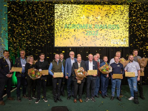 De seneste Agromek Awards-vindere, fra messen i 2022 på scenen. (Foto: MCH/Lars Møller)