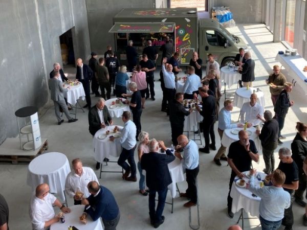 Der var flot fremmøde, da Multivac Danmark kaldte til rejsegilde for det kommende innovationscenter i Vejle.