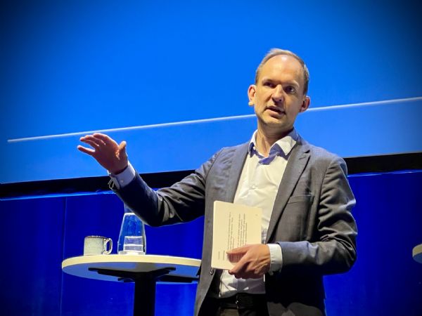 Minister for Grøn Trepart Jeppe Bruus glæder sig over DANVAs opbakning til de lokale initiativer for på én gang at genskaber store naturarealer, og herigennem sikre rent vand i hanerne også til de næste generationer.