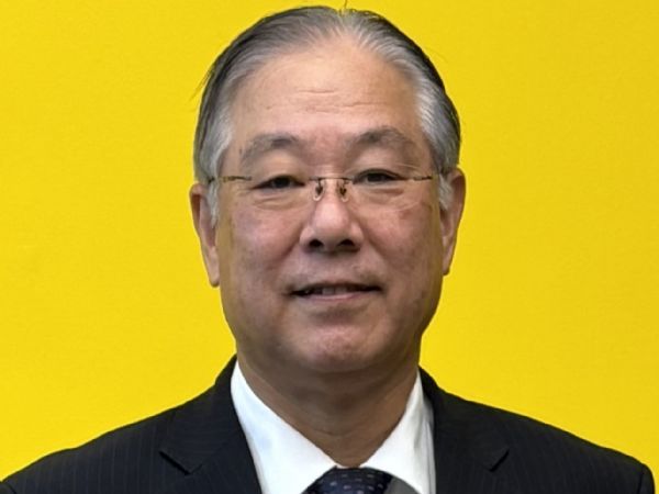 Europas bilindustri installerede i 2024 cirka 23.000 robot-installationer, mens det tilsvarende tal for den nordamerikanske bilsektor var  19.200 enheder, påpeger IFR's President Takayuki Ito.