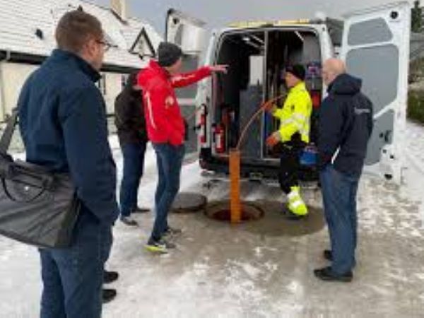 Specialister fra seks virksomheder, tilknyttet Robotic Innovation Sprinten ved Thy Forsyning, tog del i at automatisere løsningen.