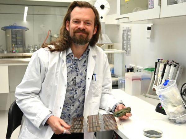 Frederik Teilfeldt Hansen, CEO & medstifter af MycoVolt, som kan frembringe solpaneler baseret på træsvampe.