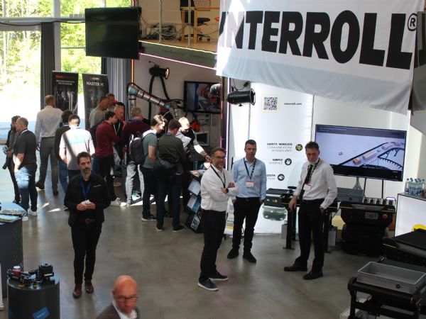 Ved forårets Robotbrag hos Teknologisk Institut-Robotteknologi viste Interroll for første gang MCP Play, og på HI 2025 i hal M rulles løsningen for alvor ud på firmaets stand.
