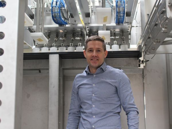 ”Kunderne vil have maskiner, der skal være fleksible, robuste, driftssikre og lette at betjene,” siger Nikodans Director of Sales & Business Development Allan Hurup Vangsgaard.
