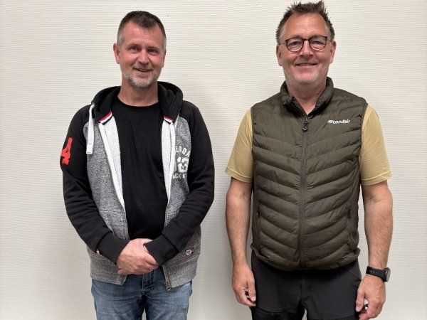 Novo Nordisk-klejnsmed Henrik Steffensen fra Novo Nordisk og Condair-skibsbygger Henrik Birch er klar til tredje modul af fire i et automatikreparatør-forløb ved Tech College Efteruddannelse.