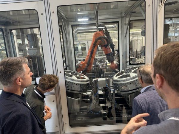 Der er brugt mange kræfter hos Linak på at få de spåntagende processer i fremstillingen af Alu-profiler til at køre med høj oppetid og et minimalt forbrug af ressourcer som køle-smøremiddler og CO2-tunge vaskeprocesser.