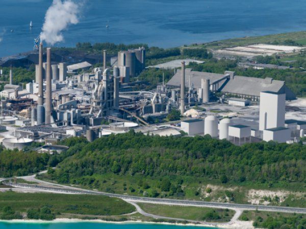 Aalborg Portland har afsat 50.000 kvadratmeter til CO2-fangstanlægget, som bliver et af de største CCS-anlæg i Europa. Billede: AalborgPortland.dk.