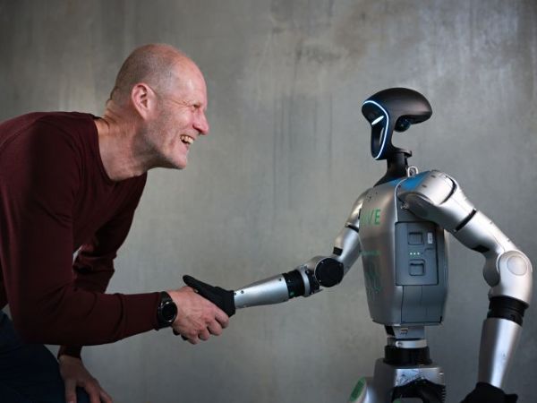Ved Robotbrag i starten af maj hilste Søren Peter Johansen på en humaniod robot ved DIRA Business & Robotbrag 2025 - i denne uge fortæller han om teknologiudviklingen ved  Industrimässorna 2025 i Malmø.