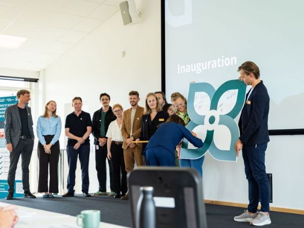 De næste otte uger skal de første 12 Fellows i BioSustainability Design Fellowship Programme ud på feltarbejde hos tre danske fødevarevirksomheder for at finde løsninger på madspild, plantebaserede fødevarer og udnyttelse af sidestrømme. (Foto: Teknologisk Institut)