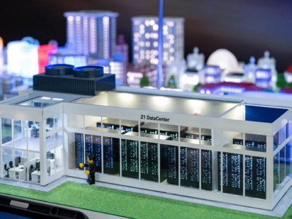 Som en konsekvens af det øgede behov for datakræfter til at trække AI udvides datacentre i disse år over det meste af verden. Derfor vil der være et særligt temaområde i hal 17 på Hannover Messe 2027. (Illustration: Deutsche Messe AG)