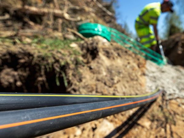 Øgede datamængder fra AI- og Cloud-tjenesternes datacentre kan kompenseres med brug af de seneste fiberoptiske løsninger, fremhæver Følsgaard.