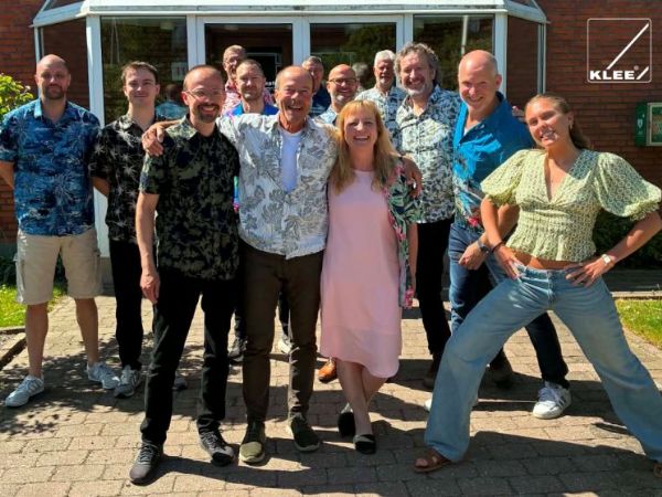 Hawaii-skjorte-dagen i fredags ved Brd. Klee i Albertslund bød på både stærke mønstre, sommerstemning og højt humør.