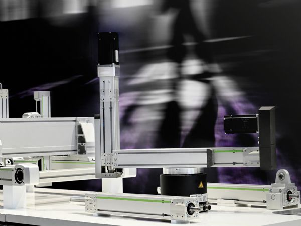 Hiwins opbyggede viden om kuglespindelmaterialer og optimerede kugleskruemøtrikker øger belastningsgraden og køreegenskaberne for firmaets elektriske aktuatorer markant, påpeger Hiwin-teamleder Ilja Dreher.