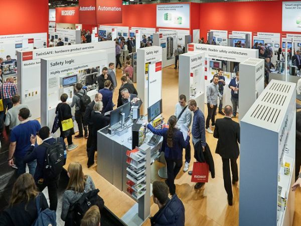 Beckhoff Automation er traditionerne tro på plads ved SPS 2026 i Nürnberg i hal 7.