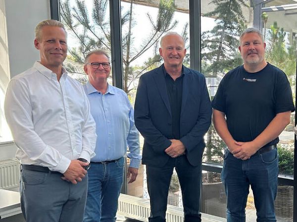 Følsgaard-CEO Bent Madsen (t.v.) flankerer firmaets Lars Hoppe-Hagelskjær Head of Powertech Følsgaard, og Commercial Director Jan Willem Kijlstra Commercial Director, mens det er Lead of Projects Thomas Hoberg Team Lead Følsgaard  (t.h.).
